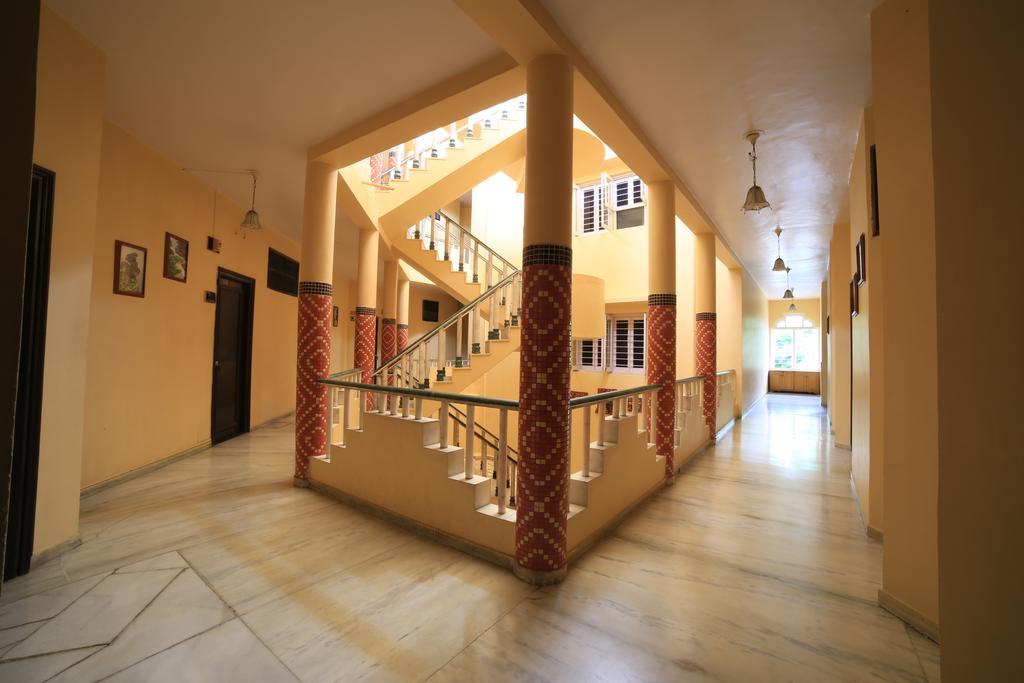 Hotel Maganji'S Mount Abu Bagian luar foto