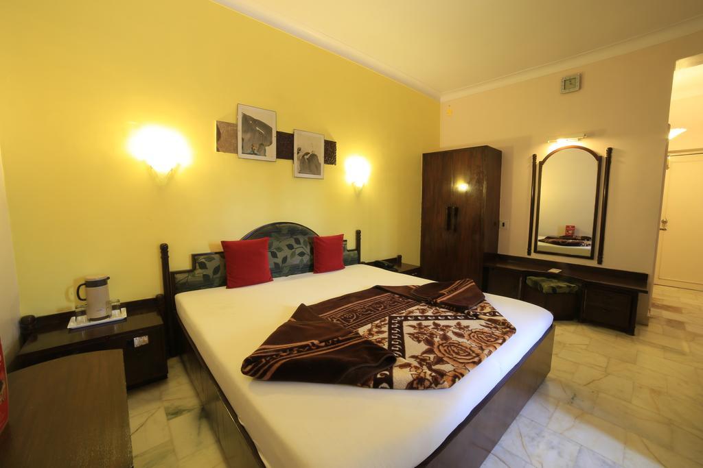 Hotel Maganji'S Mount Abu Bagian luar foto